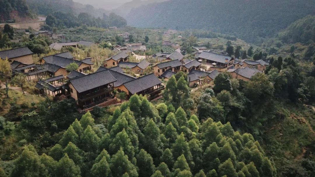 助力漂亮墟落建设 勾勒幸福人居新画卷_888集团瓦业助力漂亮墟落建设